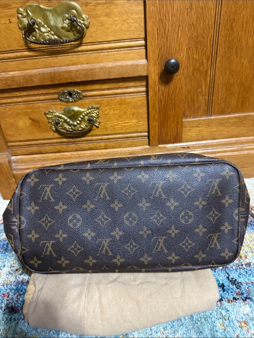 Louis Vuitton Monogram Canvas Neverfull MM.Comes with pouch as well